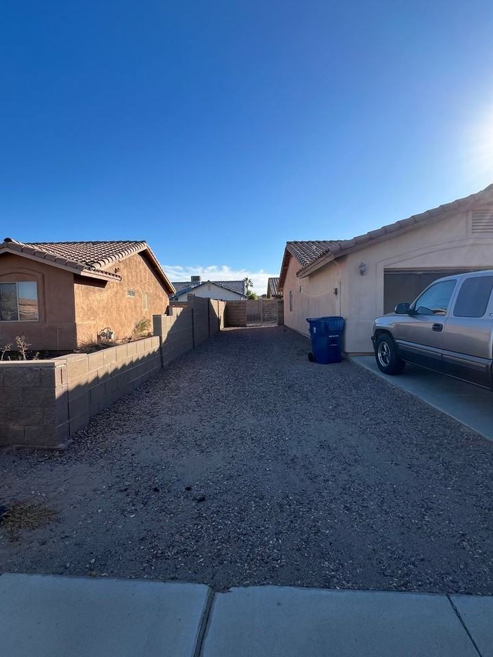 11135 E 26th Pl - Photo 2 of 24