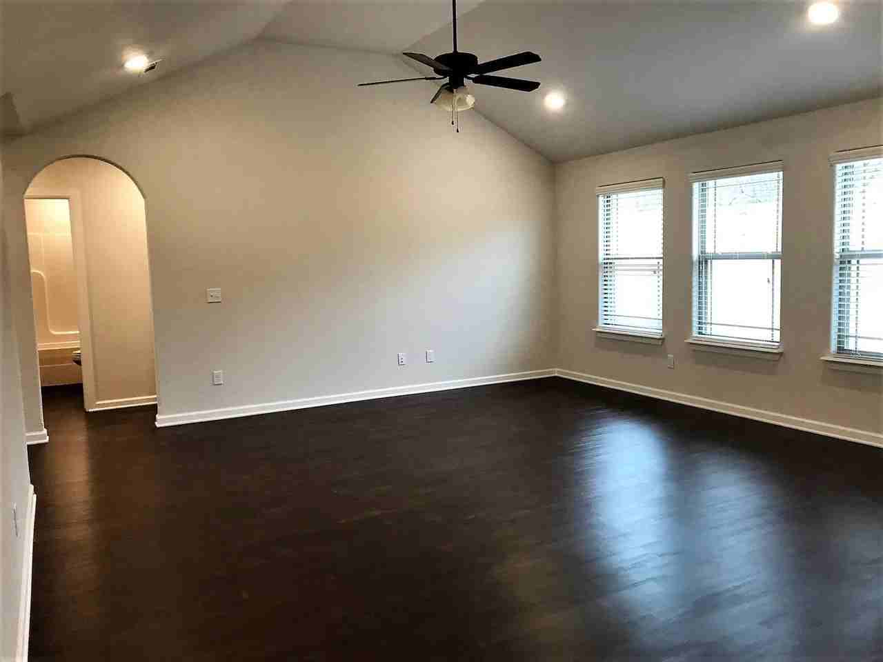 1302 Eagle Ct - Photo 2 of 18