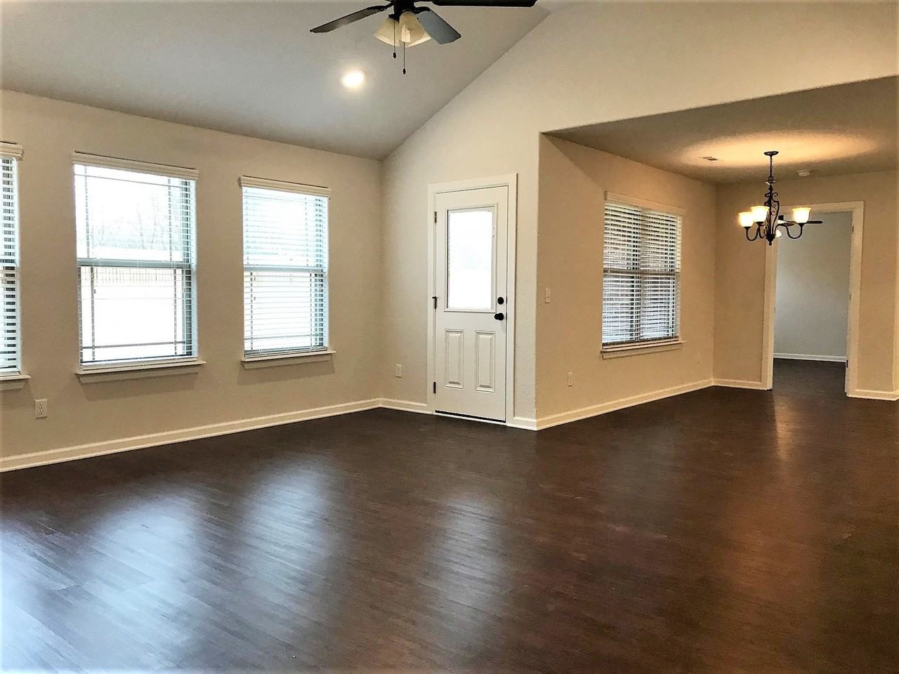 1302 Eagle Ct - Photo 3 of 18
