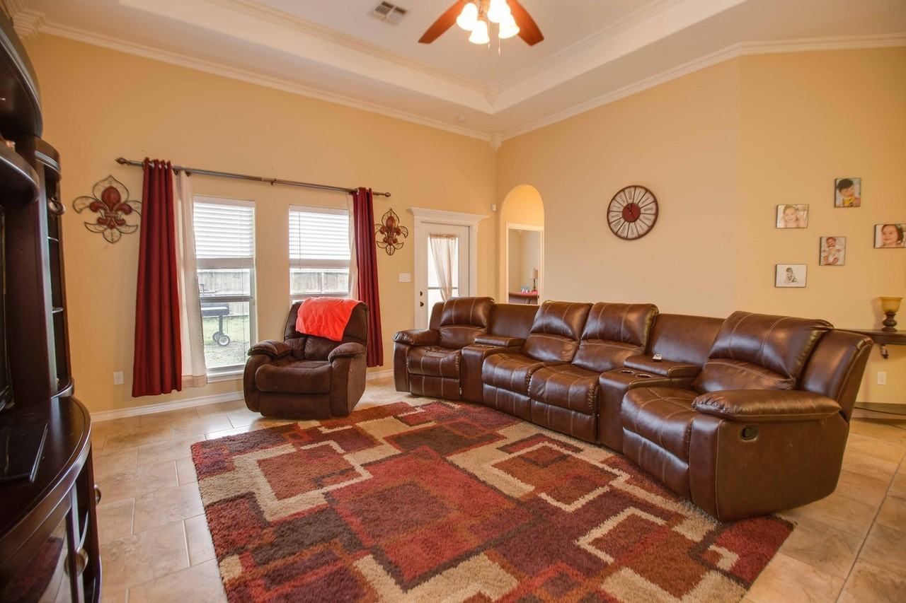6733 Old Square Dr - Photo 2 of 20