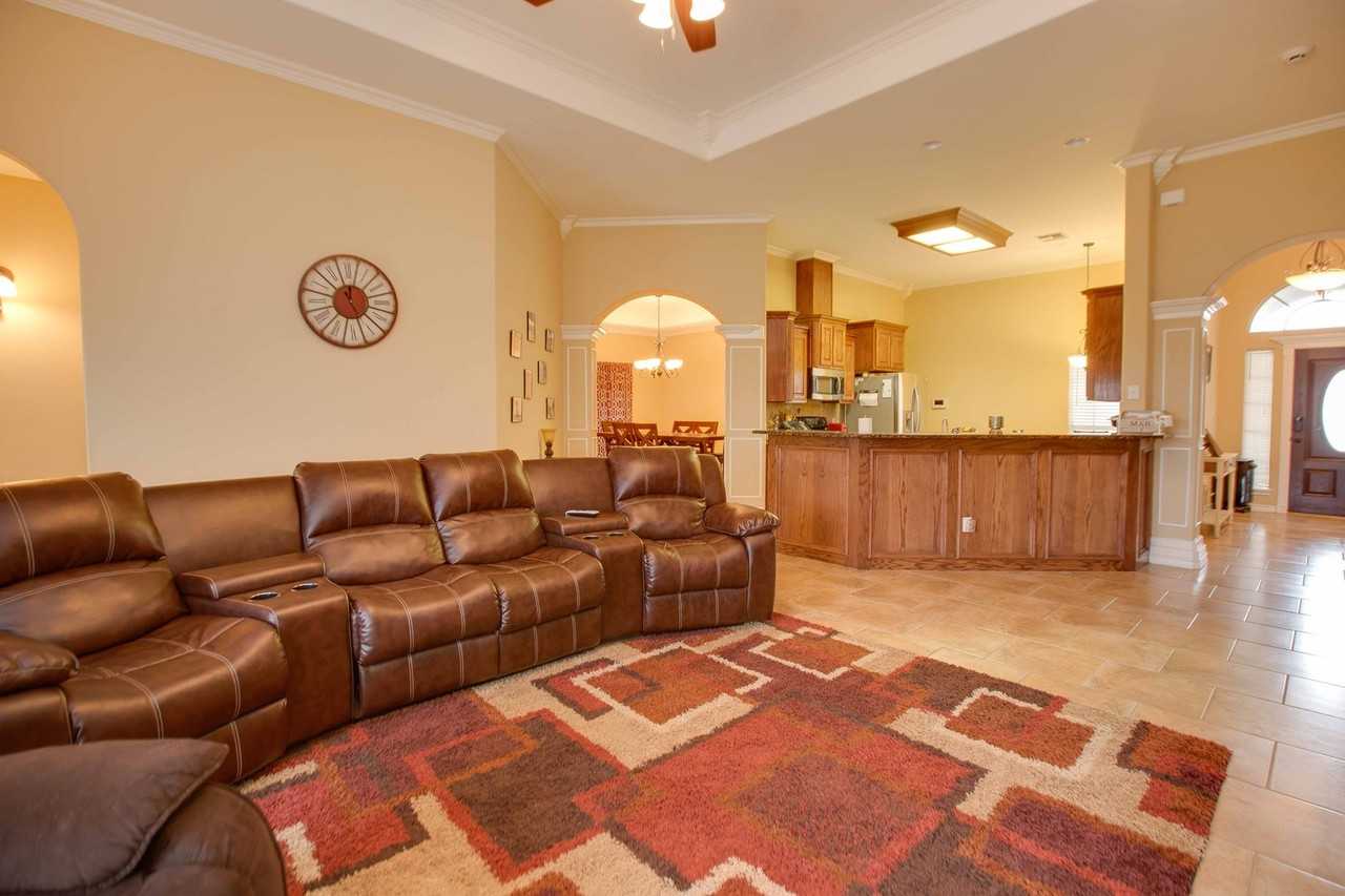 6733 Old Square Dr - Photo 3 of 20