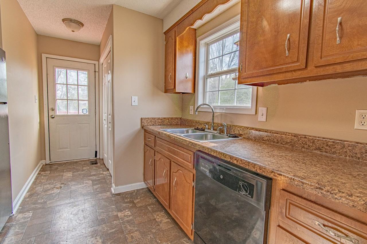 181 Monarch Ln - Photo 5 of 21