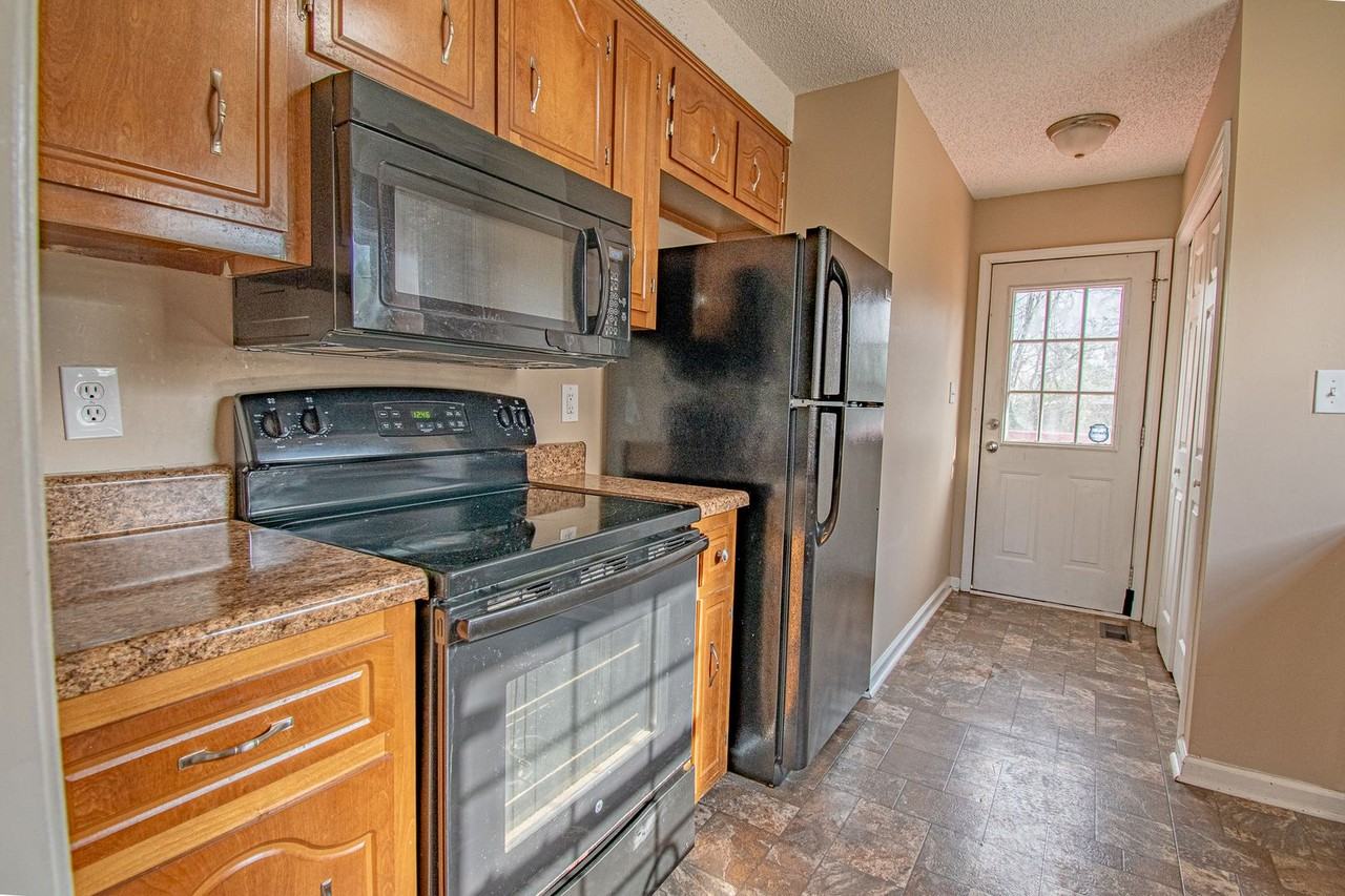 181 Monarch Ln - Photo 6 of 21