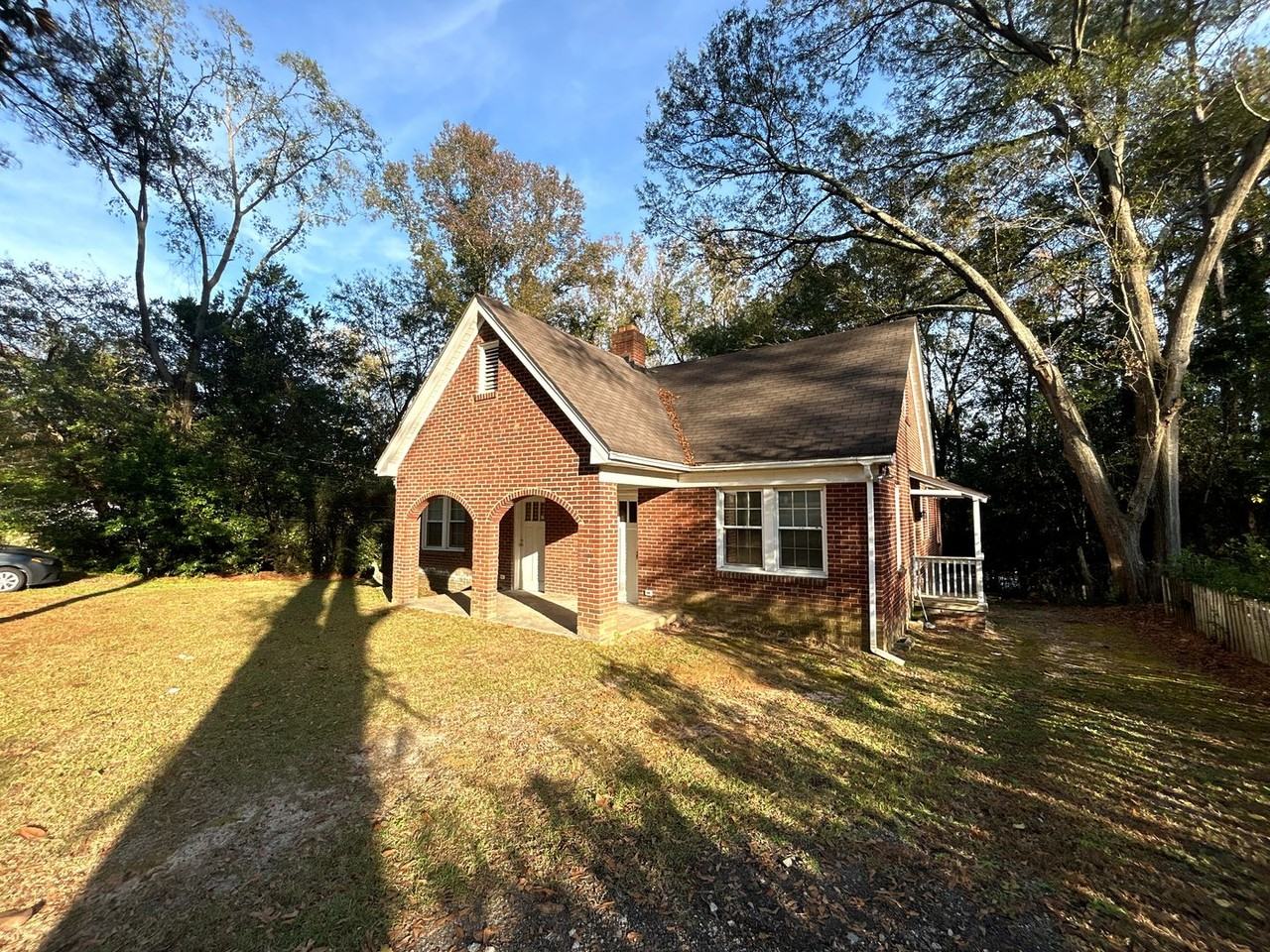 1518 Noble Ave - Photo 4 of 26