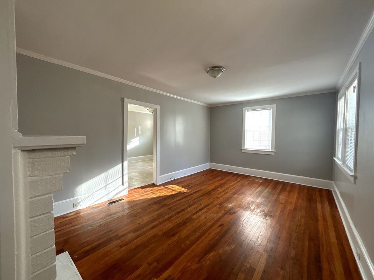 1518 Noble Ave - Photo 5 of 26