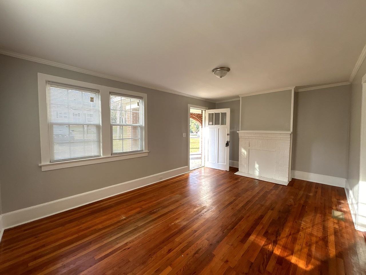 1518 Noble Ave - Photo 6 of 26