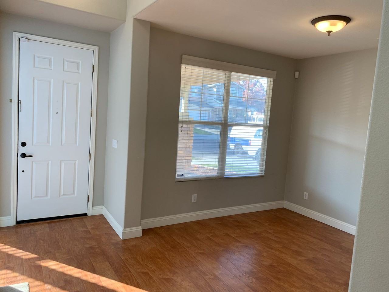 1025 Spruce St - Photo 3 of 27