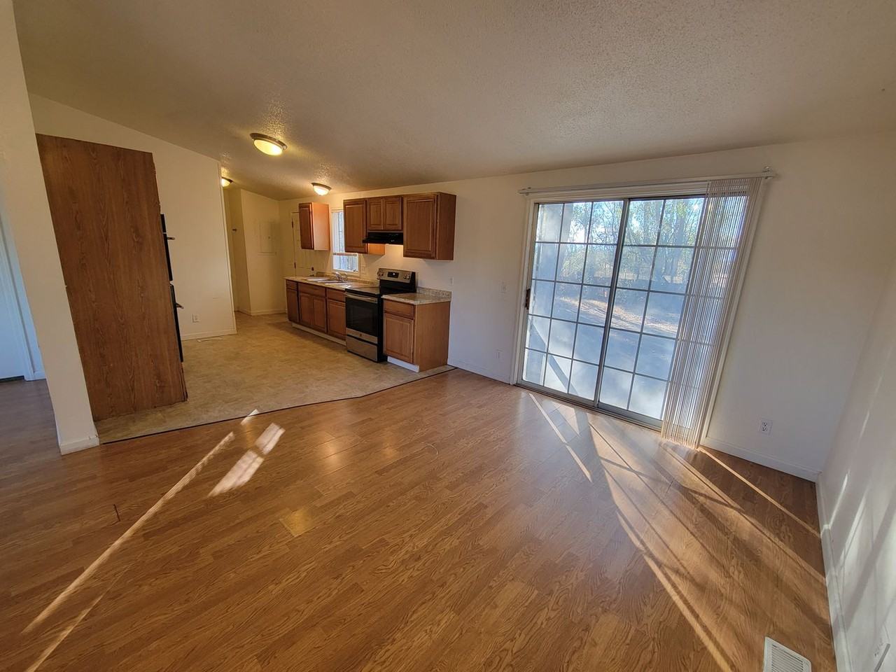 5329 Toomes Ave - Photo 3 of 31