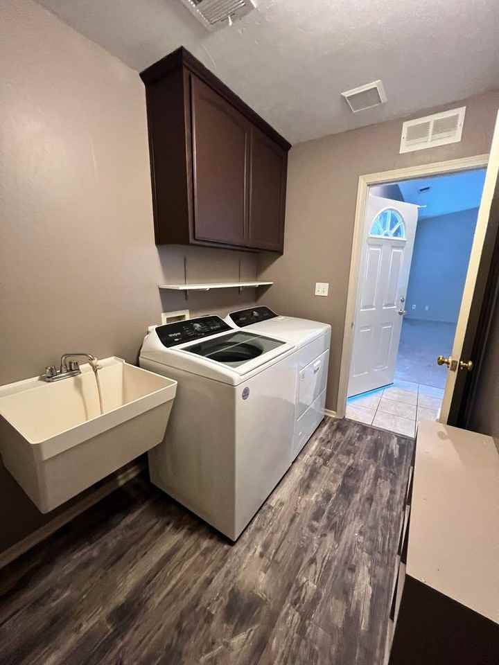 412 Apple Way - Photo 4 of 38