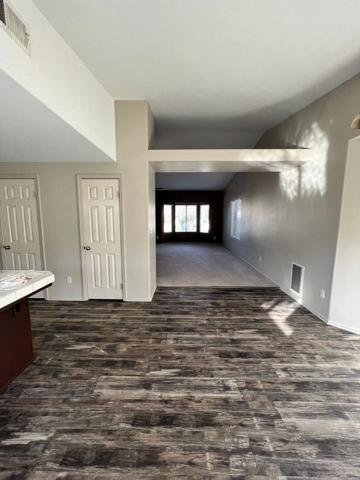 412 Apple Way - Photo 3 of 38