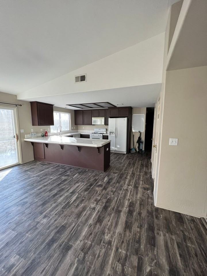 412 Apple Way - Photo 6 of 38