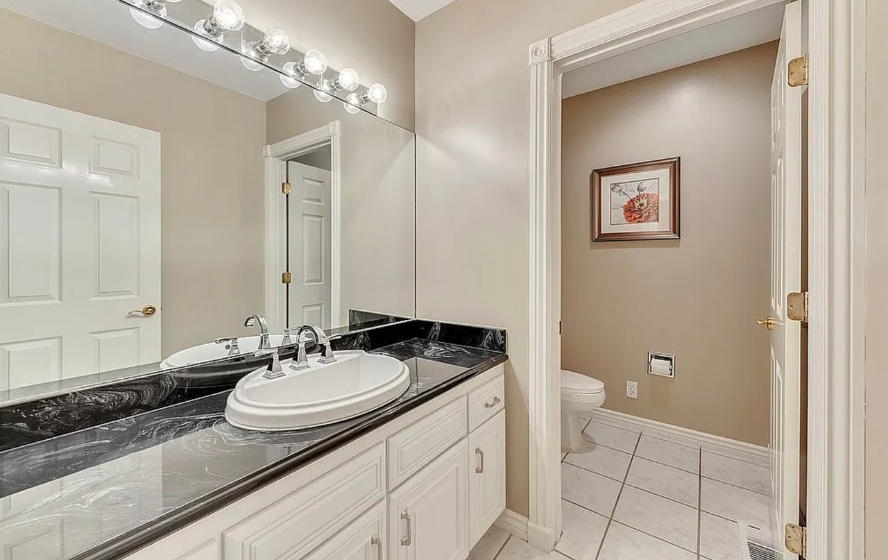 825 N Eastcapitol Blvd - Photo 4 of 13