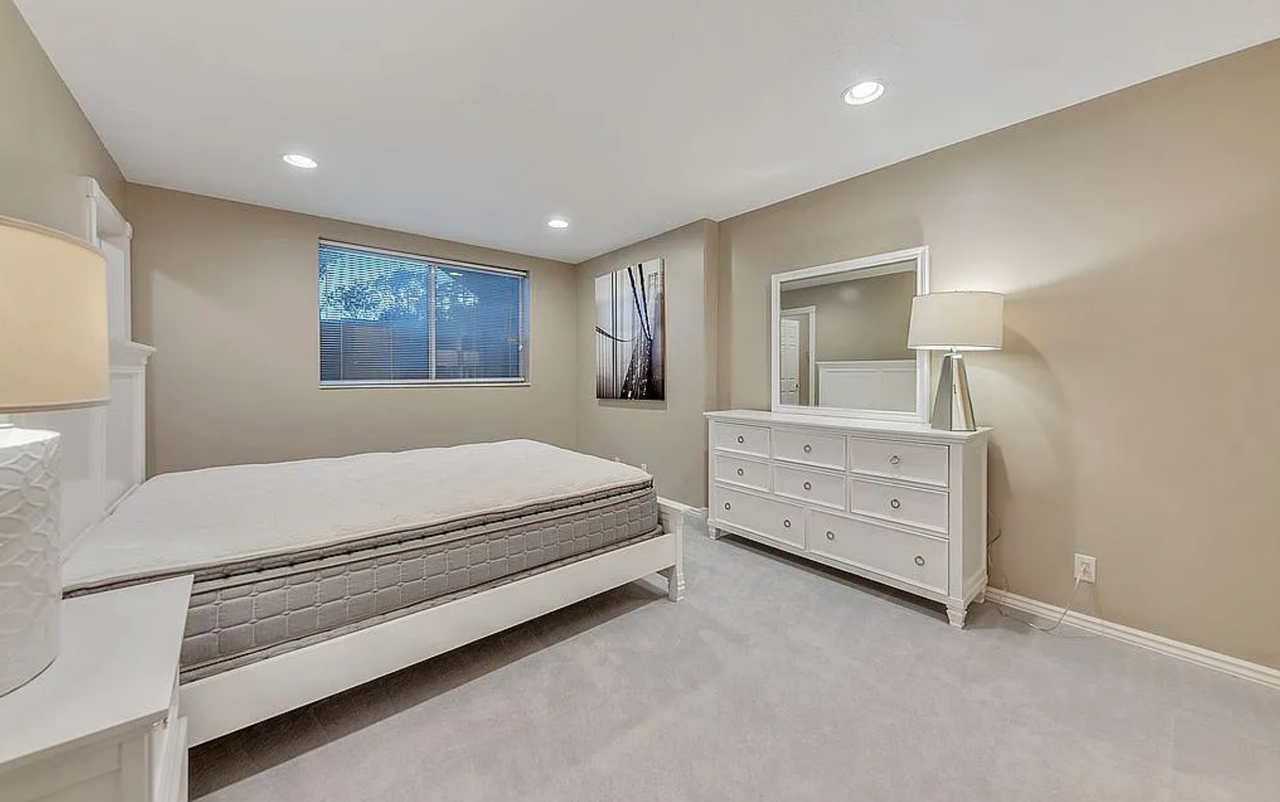 825 N Eastcapitol Blvd - Photo 3 of 13