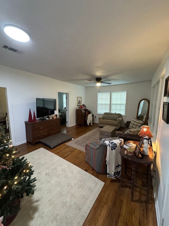 1300 1300 Antone - Main House - Photo 3 of 18