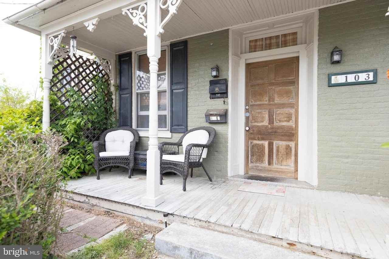 103 W Seminary St - Photo 2 of 10