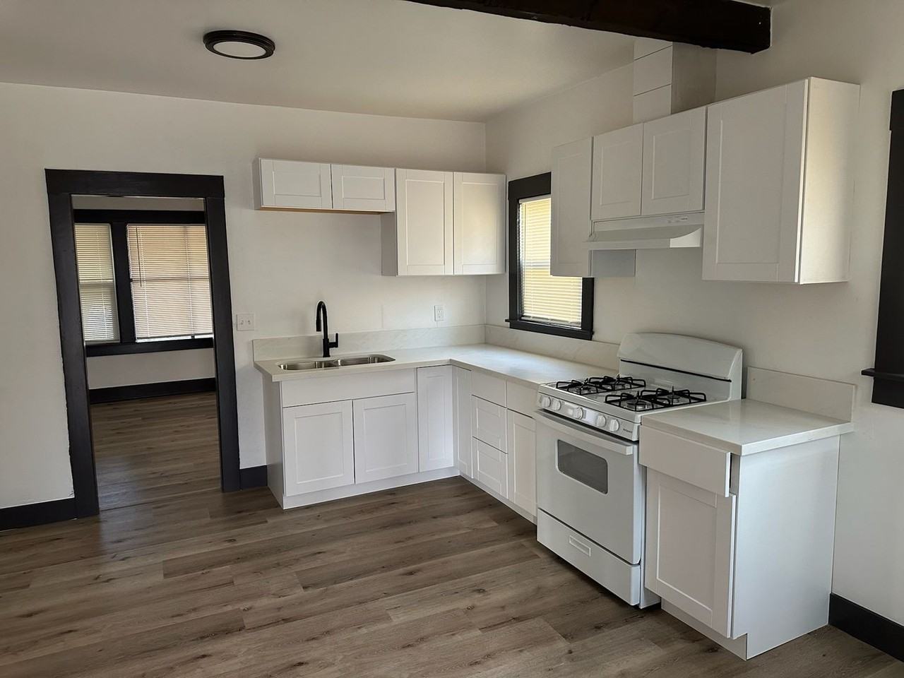 620 S Court St - Photo 5 of 14