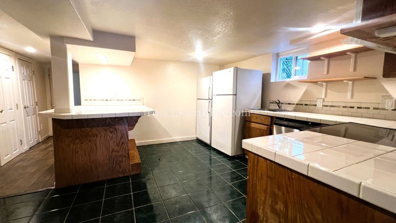 4330 Se Milwaukie Ave #B - Photo 3 of 22