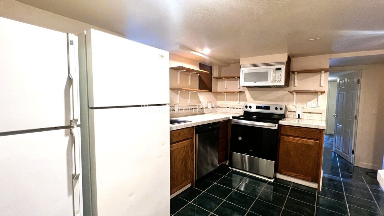 4330 Se Milwaukie Ave #B - Photo 2 of 22