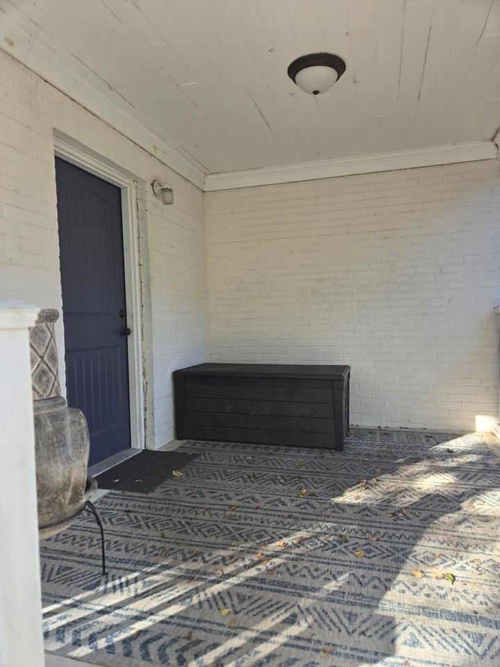 710 W Lakeview Ave - Photo 2 of 19