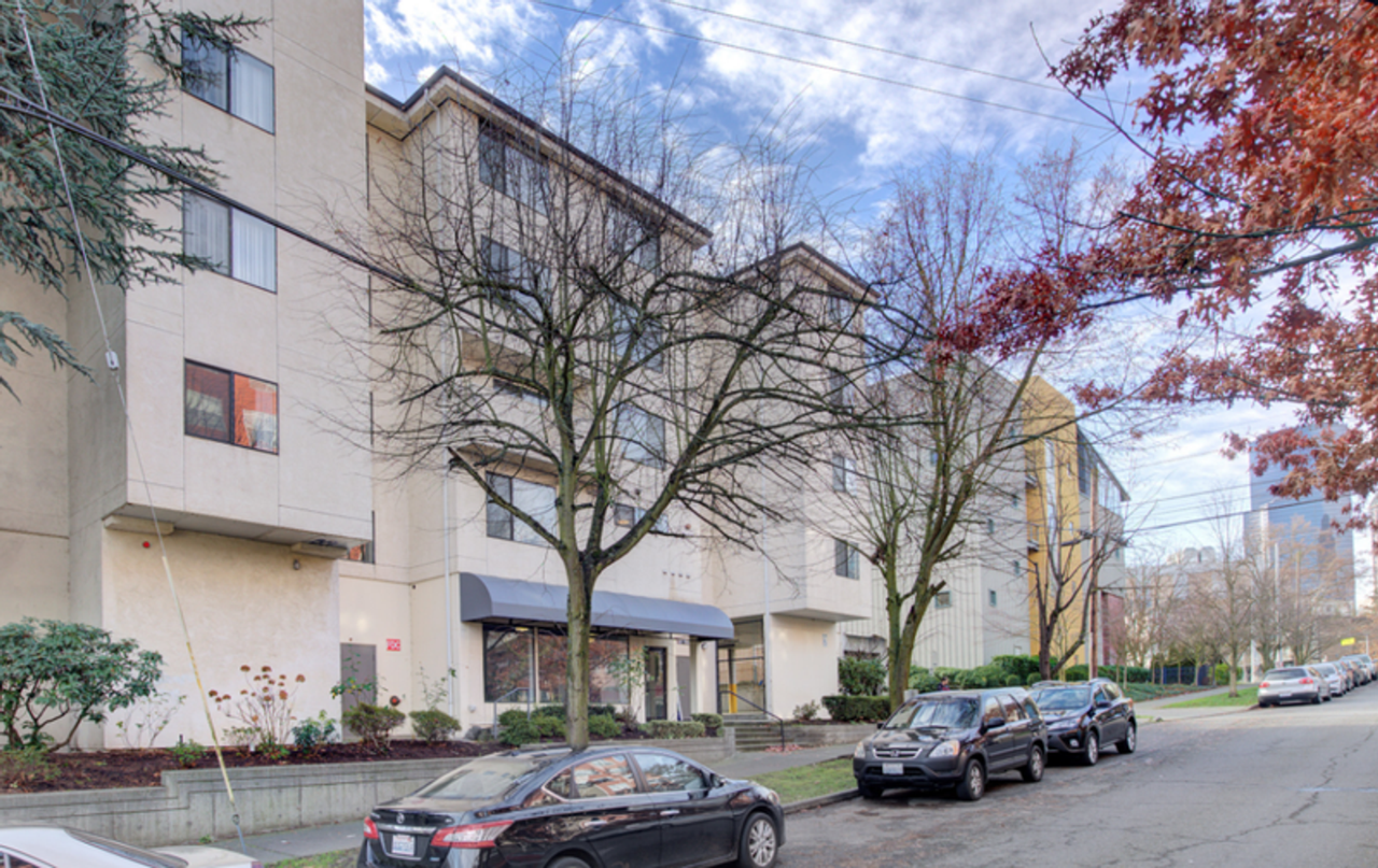 321 10th Ave - Photo 2 of 8