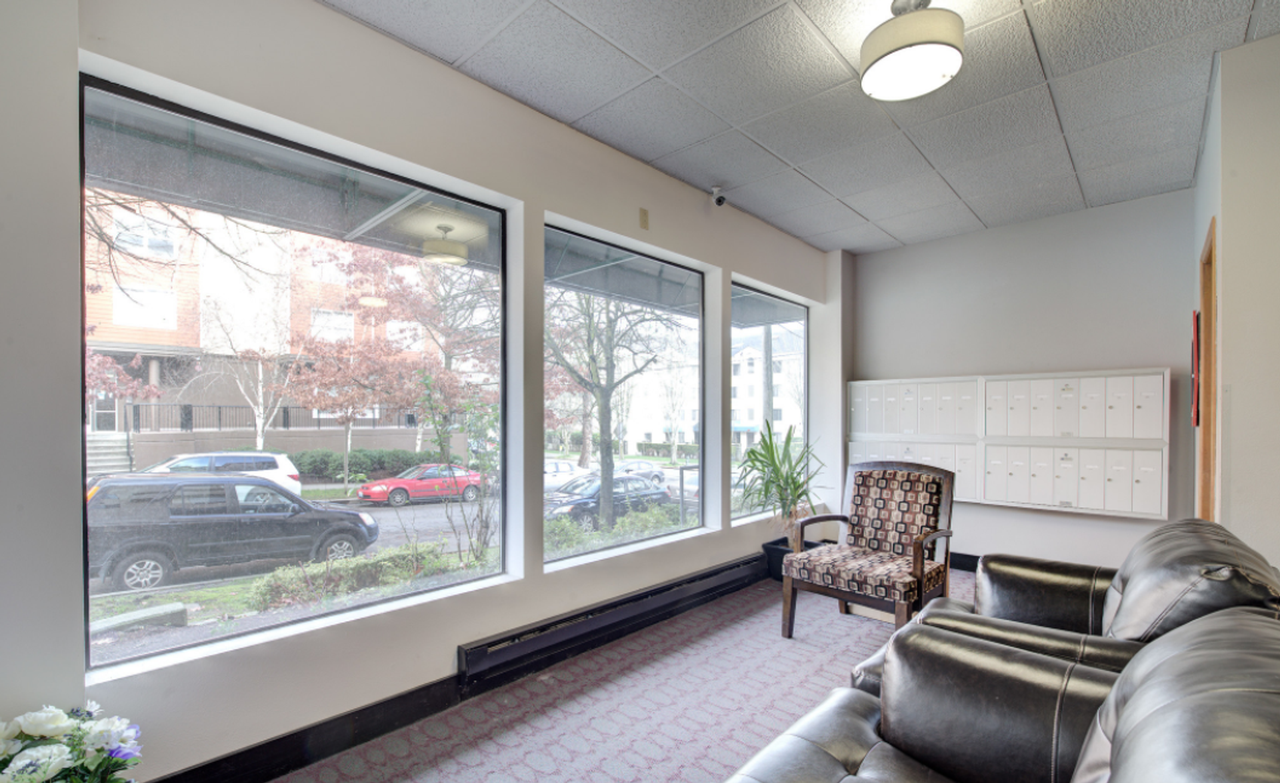 321 10th Ave - Photo 5 of 8