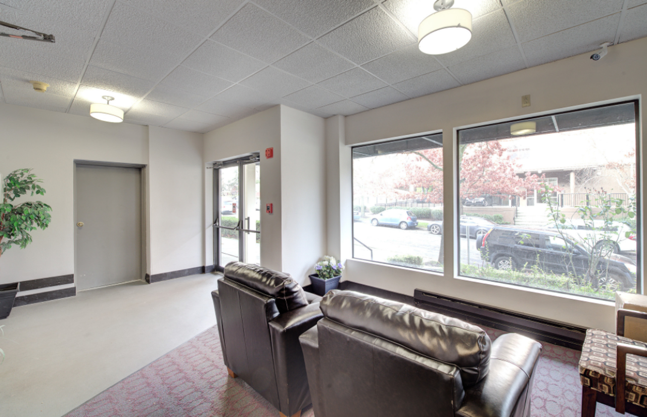 321 10th Ave - Photo 6 of 8