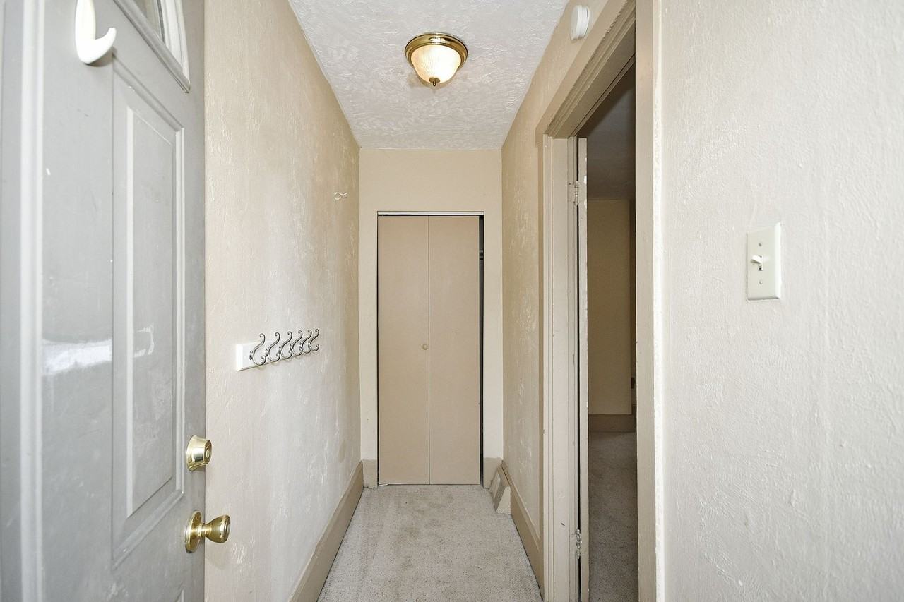 54 S 19th St - Photo 4 of 28