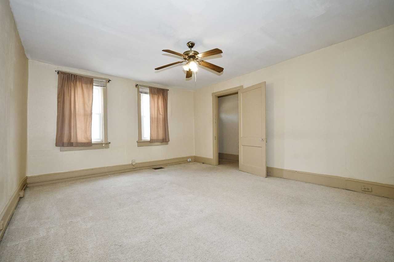 54 S 19th St - Photo 7 of 28