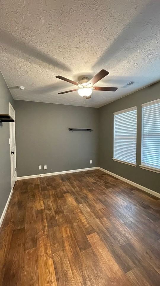 2819 Chivalry Dr - Photo 3 of 25