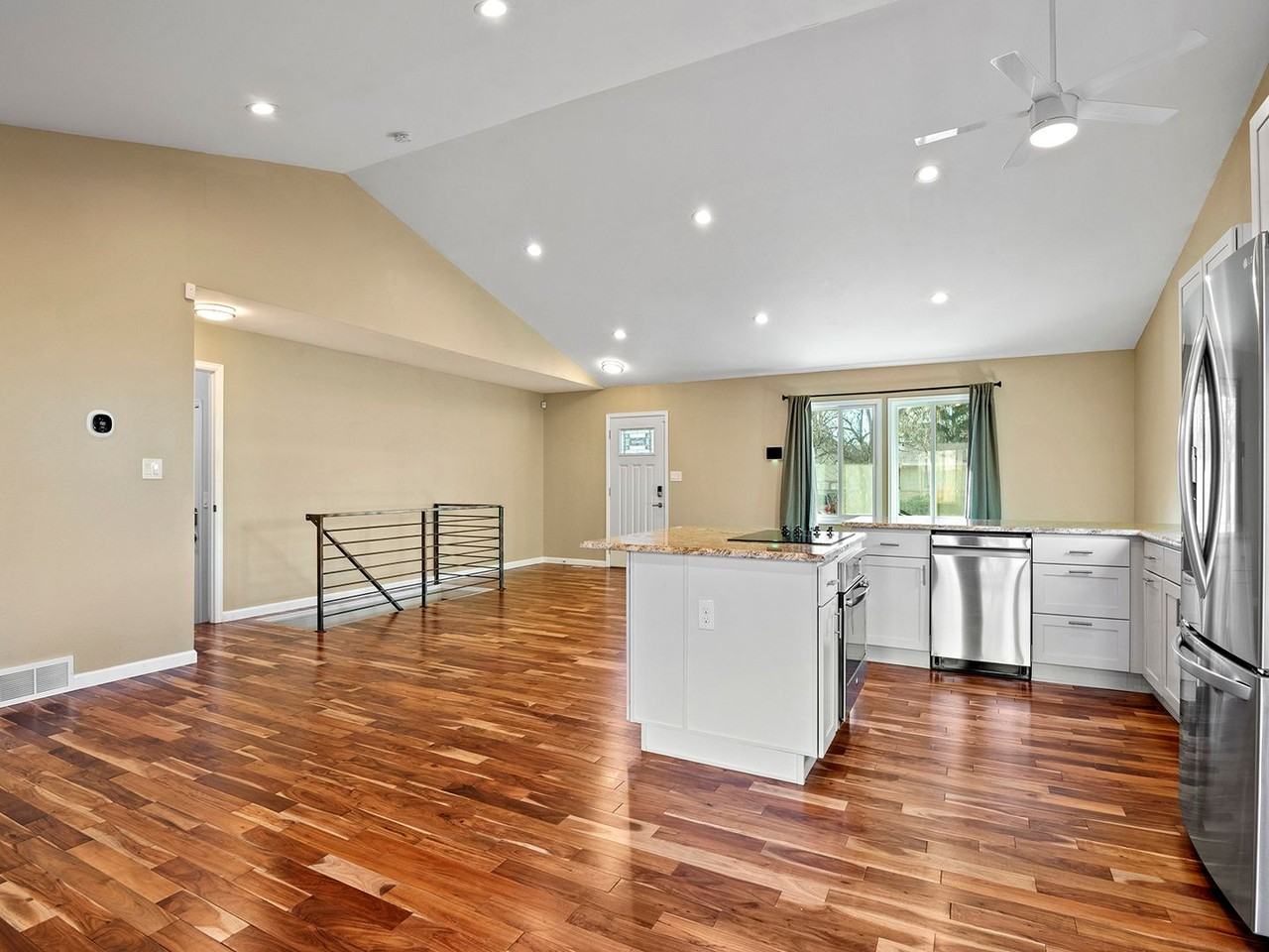 1518 Welch St - Photo 5 of 21