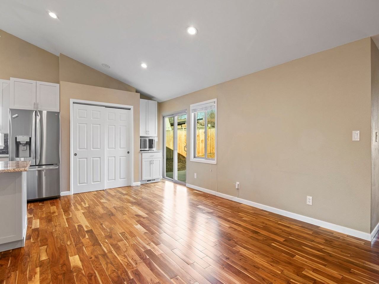 1518 Welch St - Photo 6 of 21