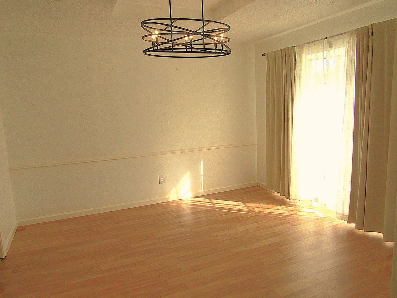 13526 Brook Hollow Dr - Photo 4 of 31