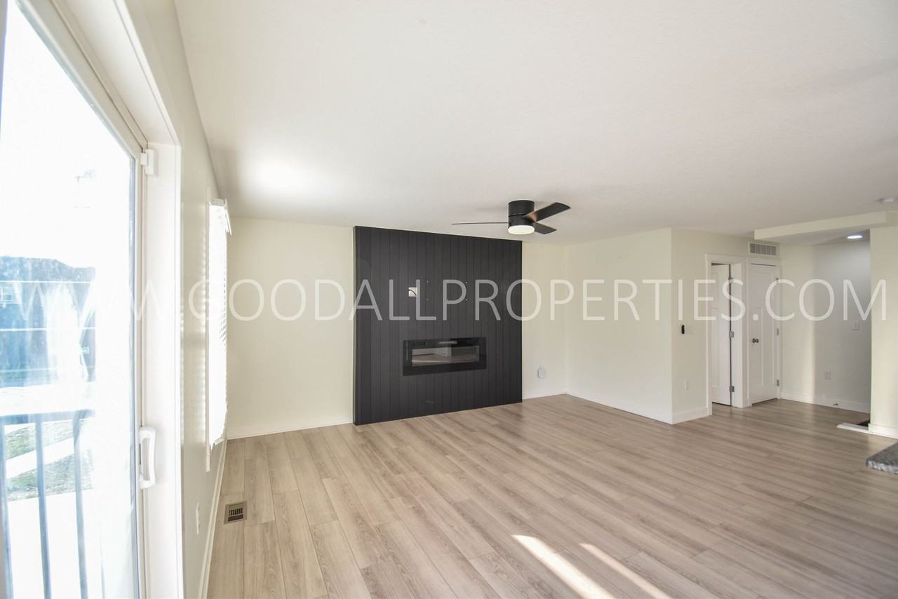 2726 Nw Kate Shelley Ln - Photo 4 of 18