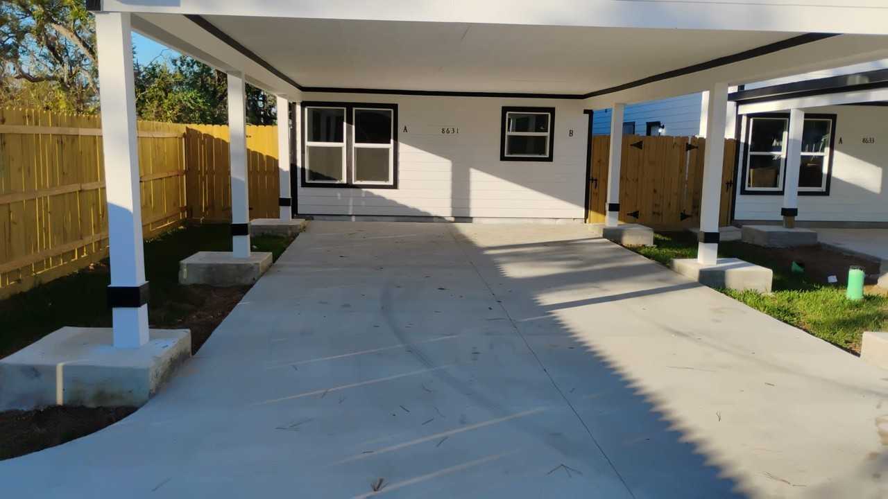 8639 Peachtree St #A - Photo 2 of 17