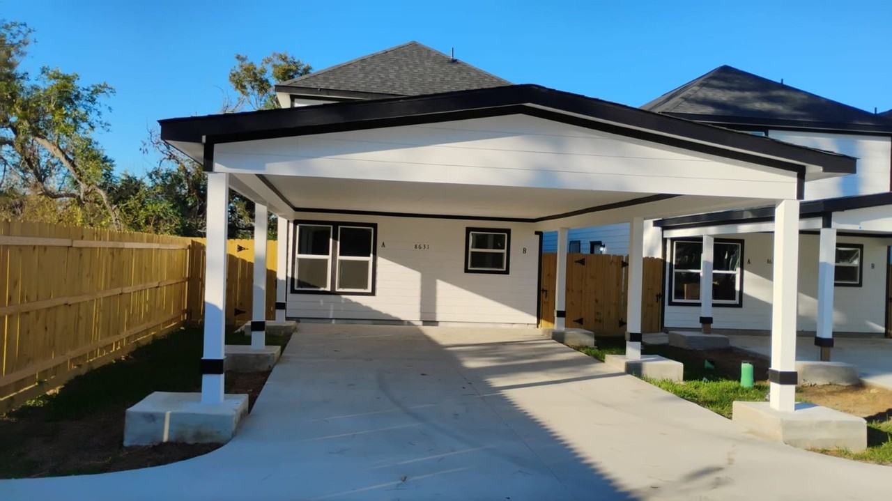 8639 Peachtree St #A - Photo 3 of 17