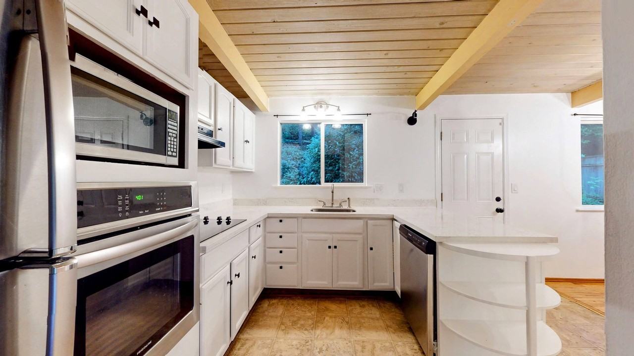 18135 Dayton Ave N #A - Photo 3 of 27