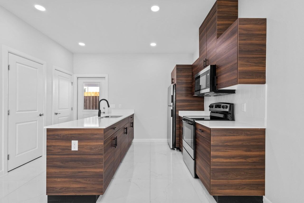 501 Coves Ln #3 - Photo 2 of 13