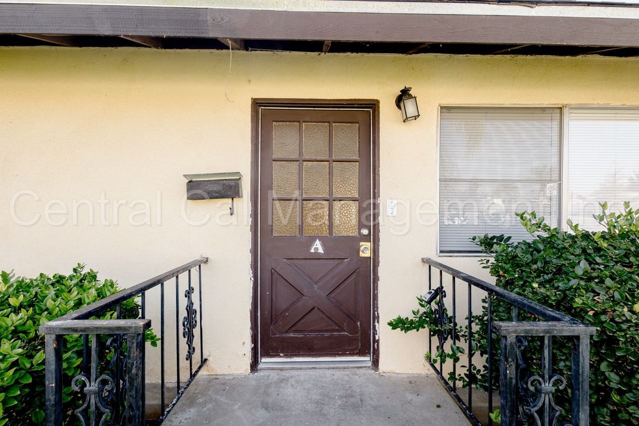 3300 N Chester Ave - Photo 2 of 16