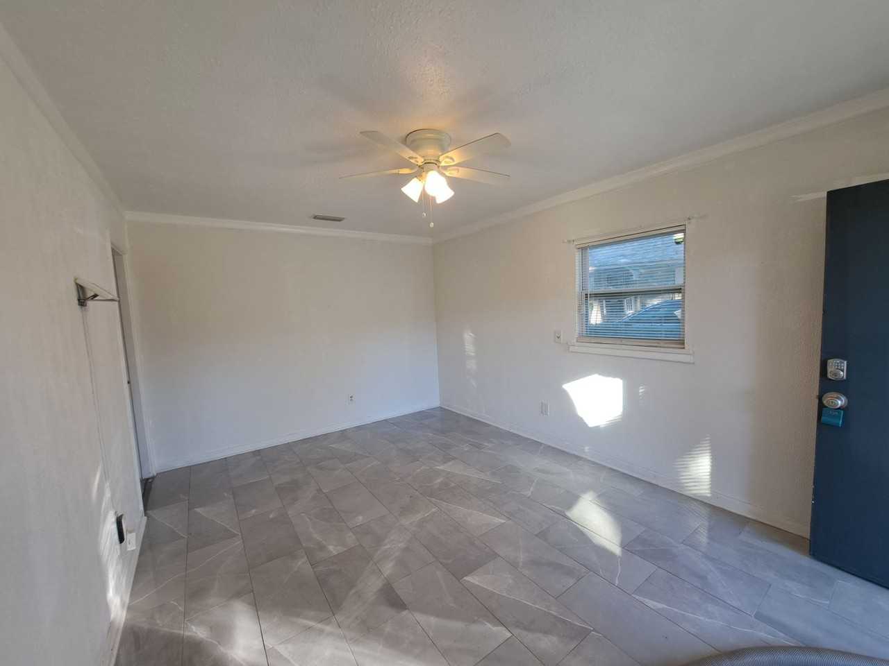 1808 W Saint Joseph Ave - Photo 3 of 23