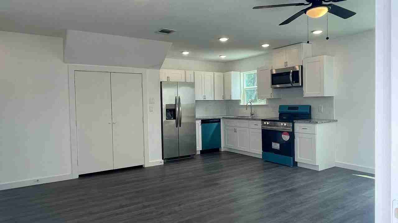 4326 Plaag St #B - Photo 2 of 42