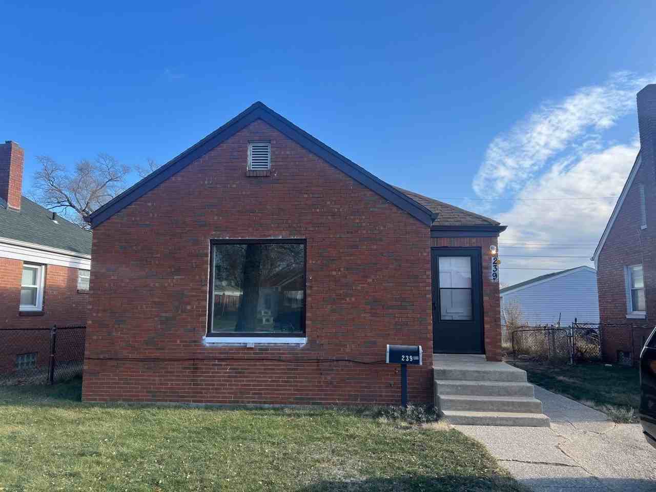 239 Arthur St - Photo 2 of 14