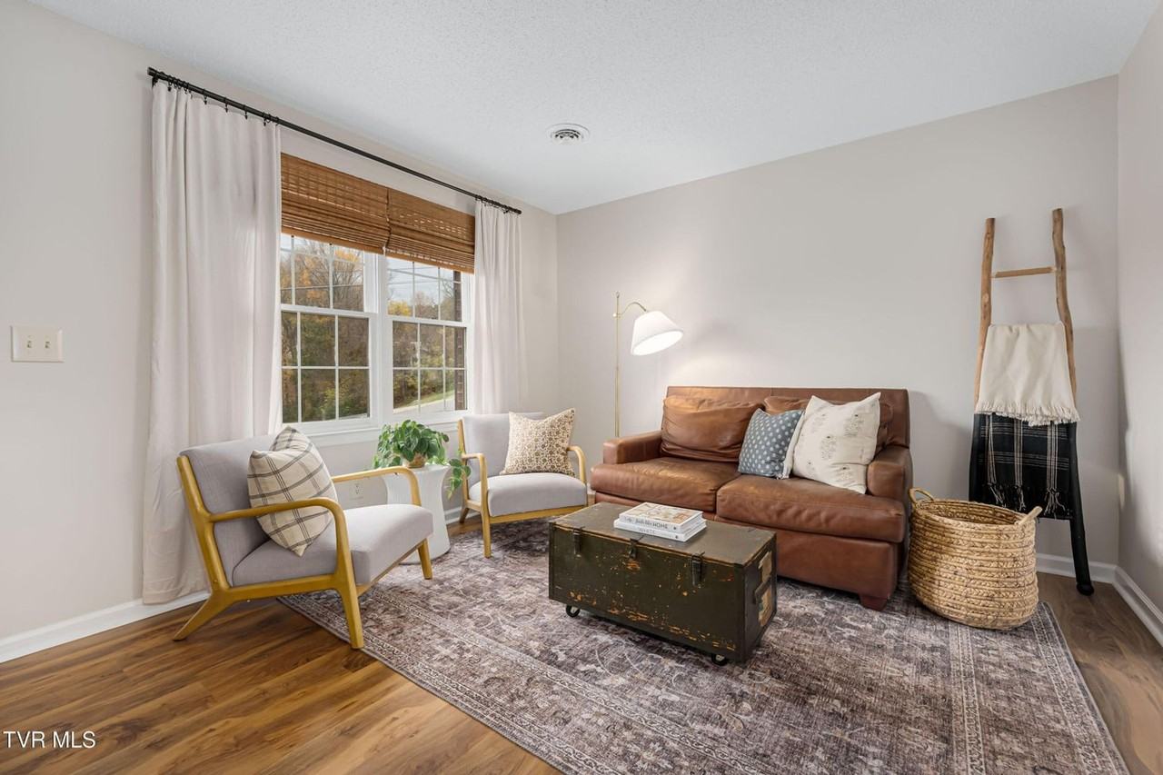 2241 Forest Acres Dr - Photo 3 of 30