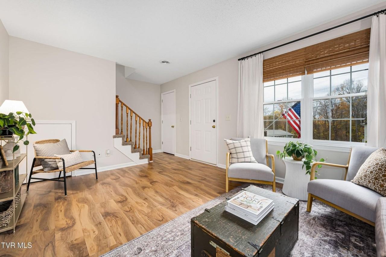 2241 Forest Acres Dr - Photo 4 of 30