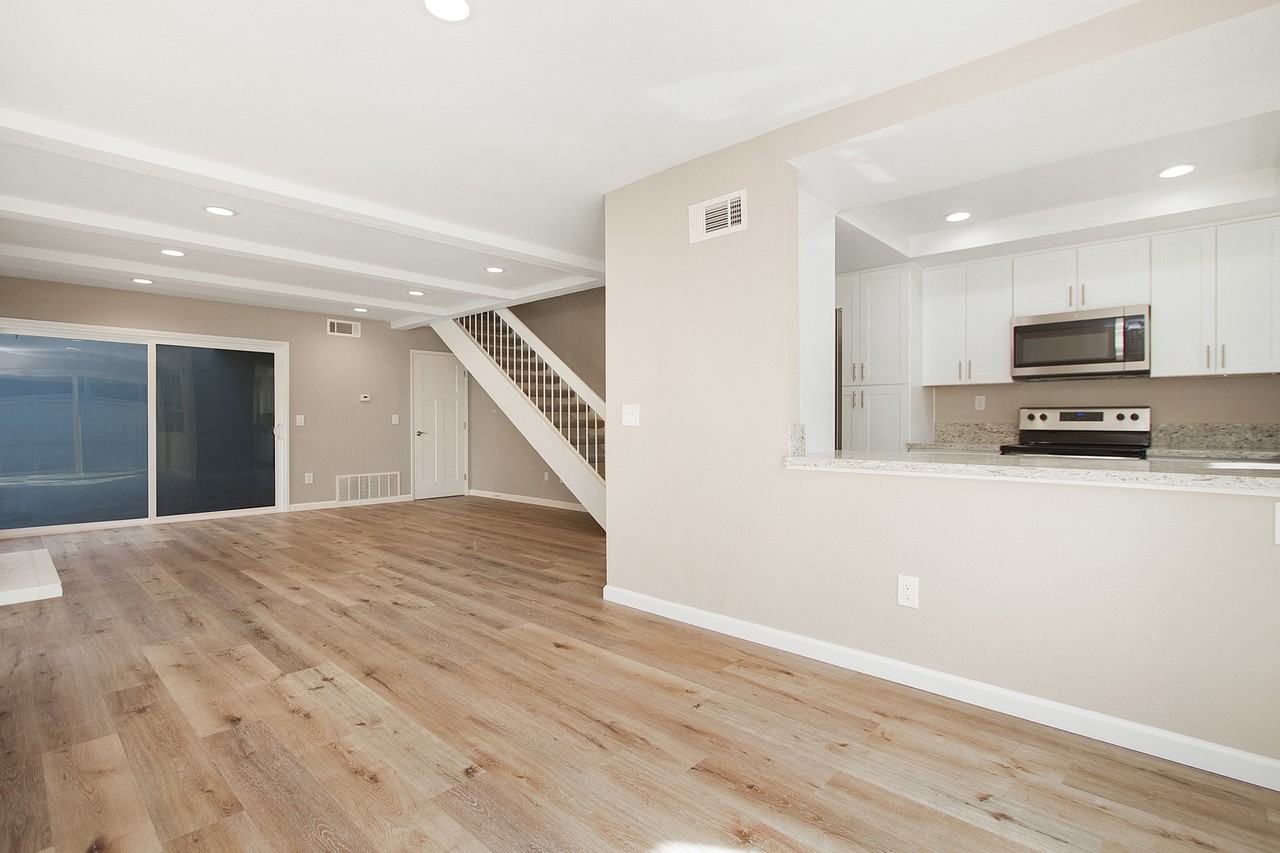 639 Rhine Ln - Photo 6 of 22