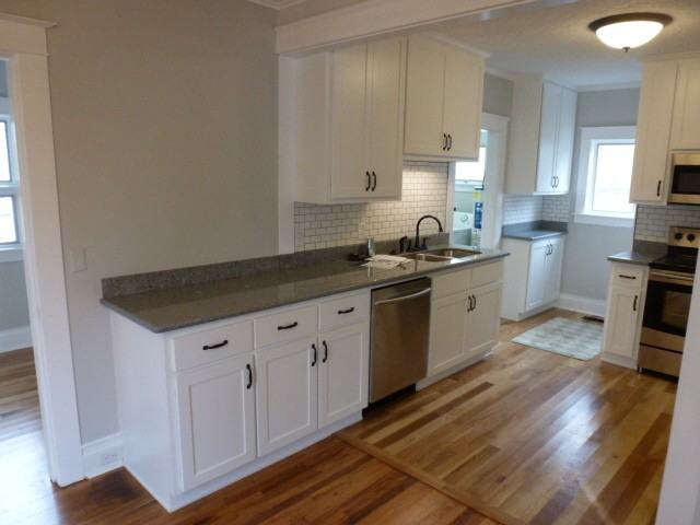 944 Cottage St Ne - Photo 3 of 11