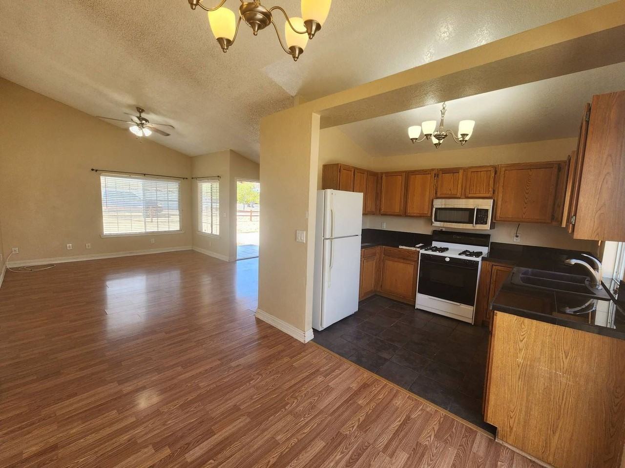 6953 Star Dune Ave - Photo 4 of 10