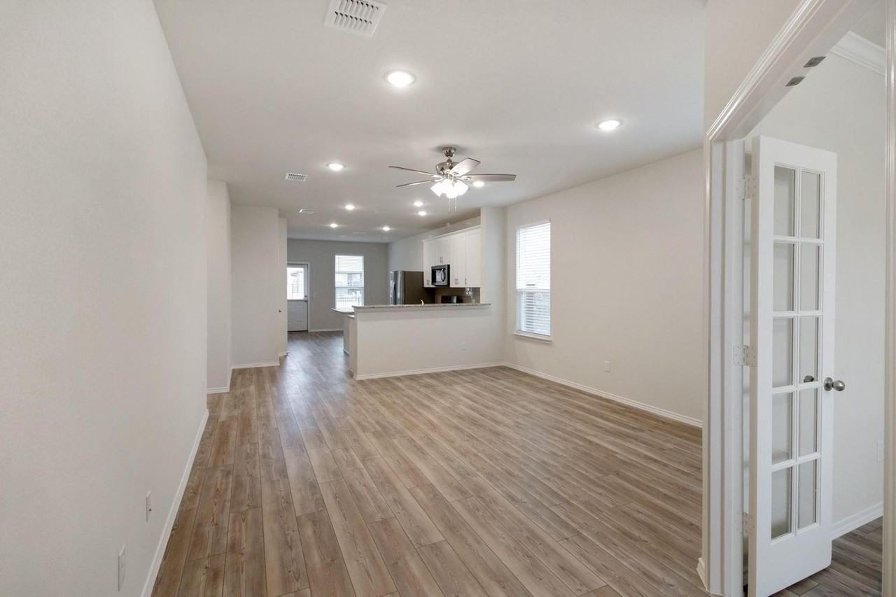 804 Cormorant St - Photo 2 of 25
