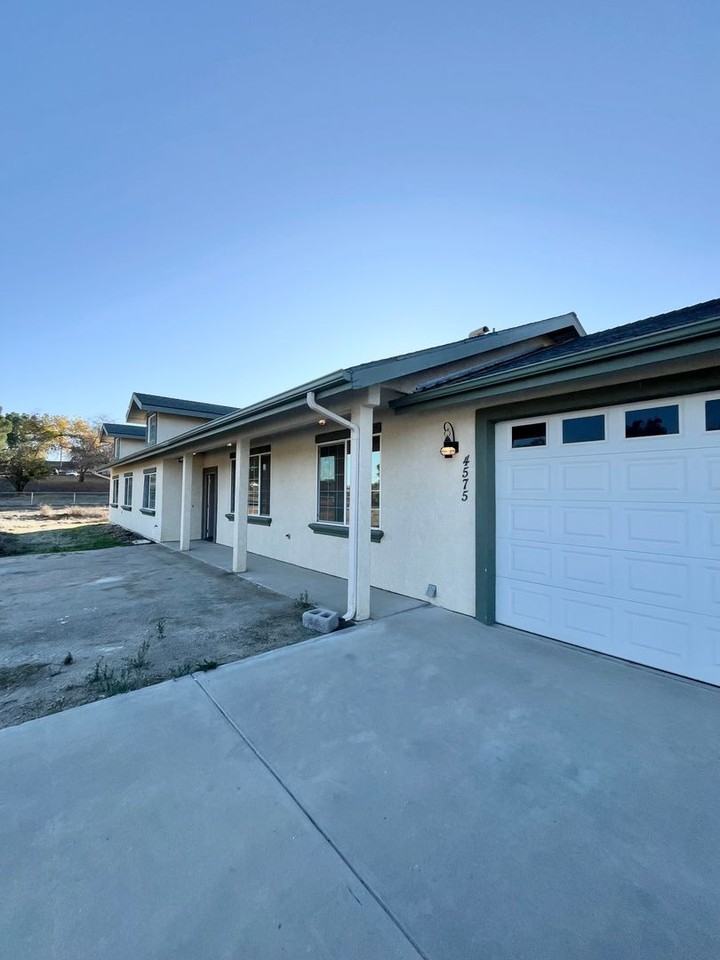 4575 Whispering Oak Way - Photo 3 of 35