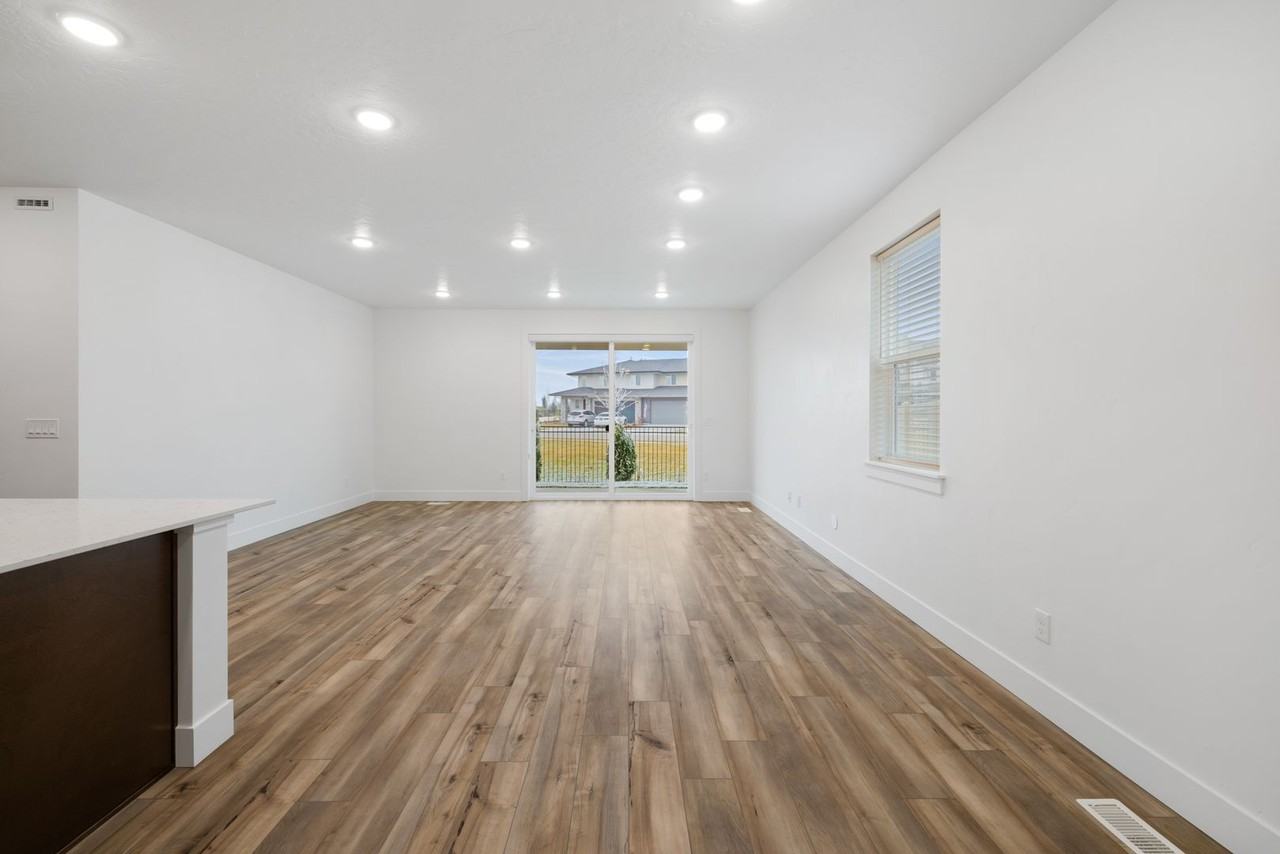 8220 W Pacific Yew St - Photo 4 of 30