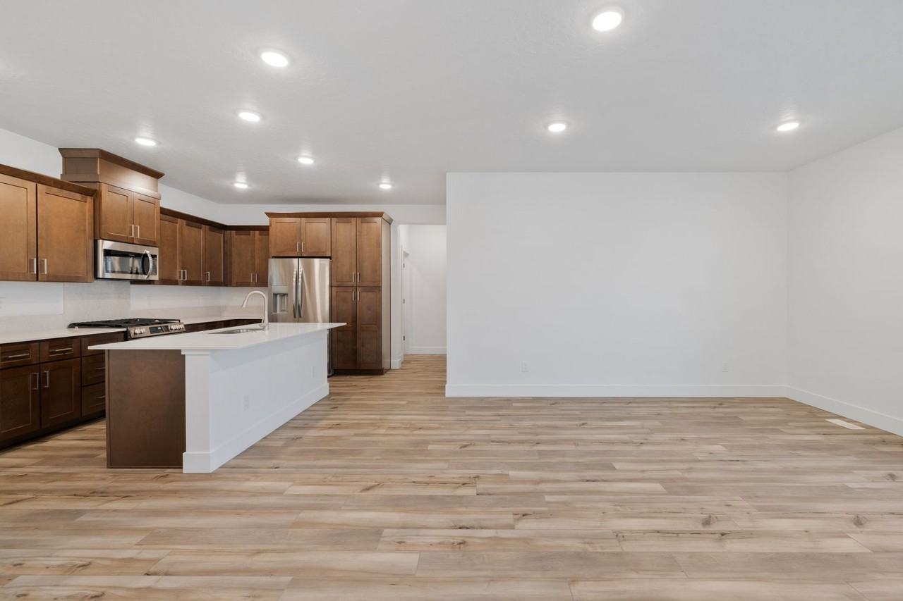 8220 W Pacific Yew St - Photo 7 of 30